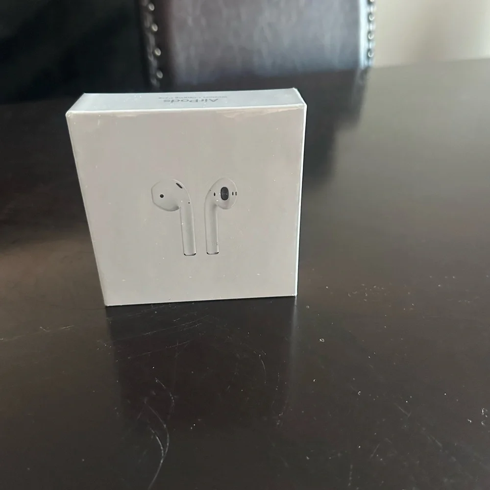 Apple White Headset with Superior Sound Quality